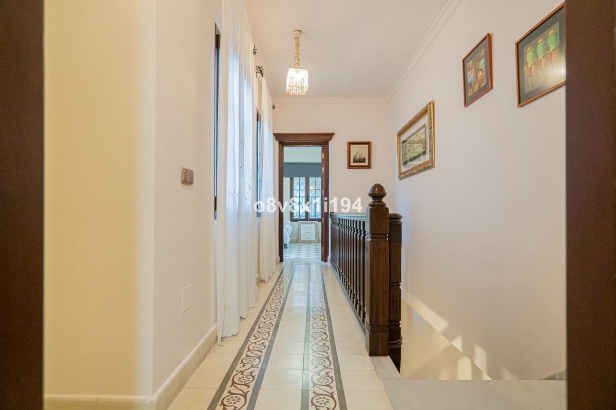 5 bedroom Villa for sale in Fuengirola - € 1,100,000 (Ref: 9540179)