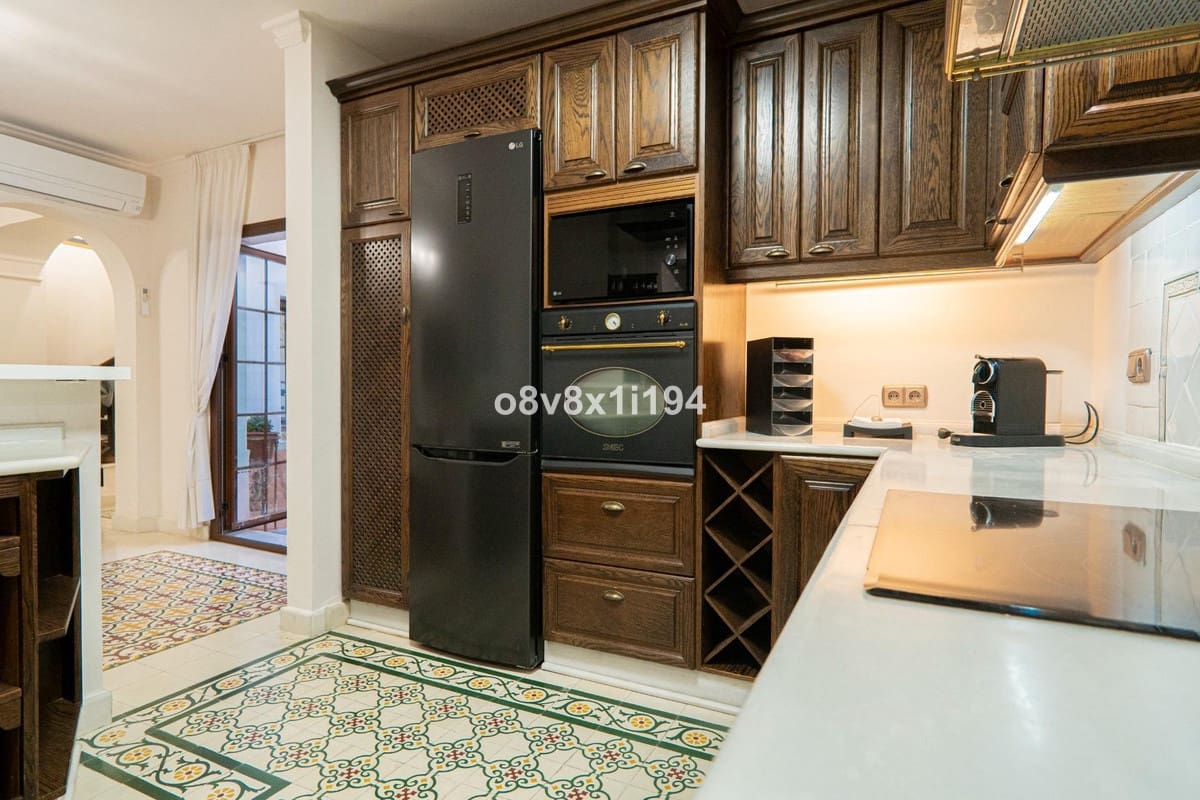 5 bedroom Villa for sale in Fuengirola - € 1,100,000 (Ref: 9540179)