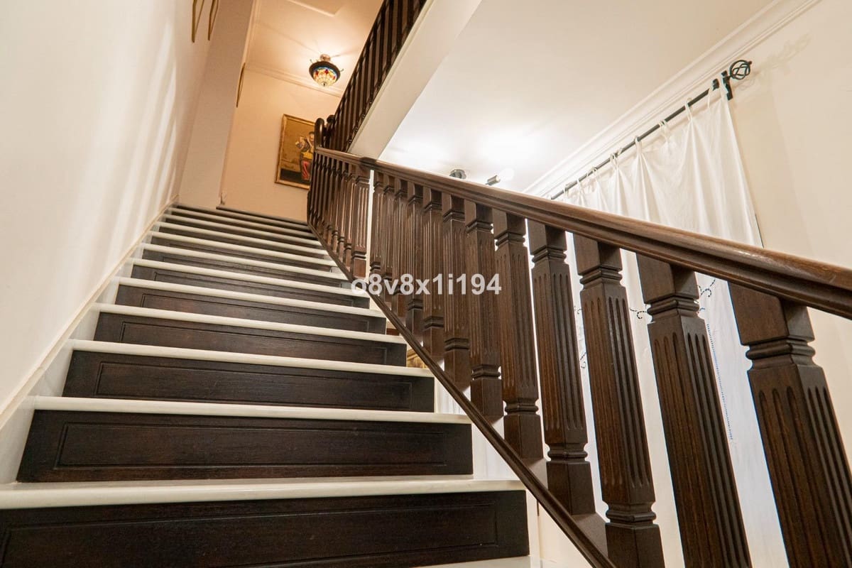 5 bedroom Villa for sale in Fuengirola - € 1,100,000 (Ref: 9540179)