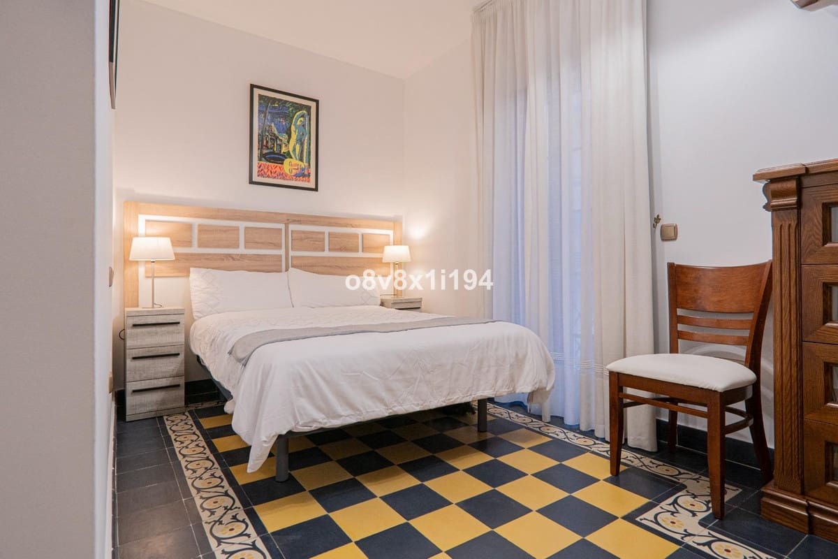 5 bedroom Villa for sale in Fuengirola - € 1,100,000 (Ref: 9540179)