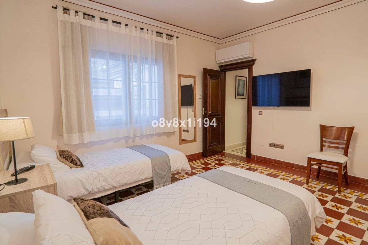 5 bedroom Villa for sale in Fuengirola - € 1,100,000 (Ref: 9540179)