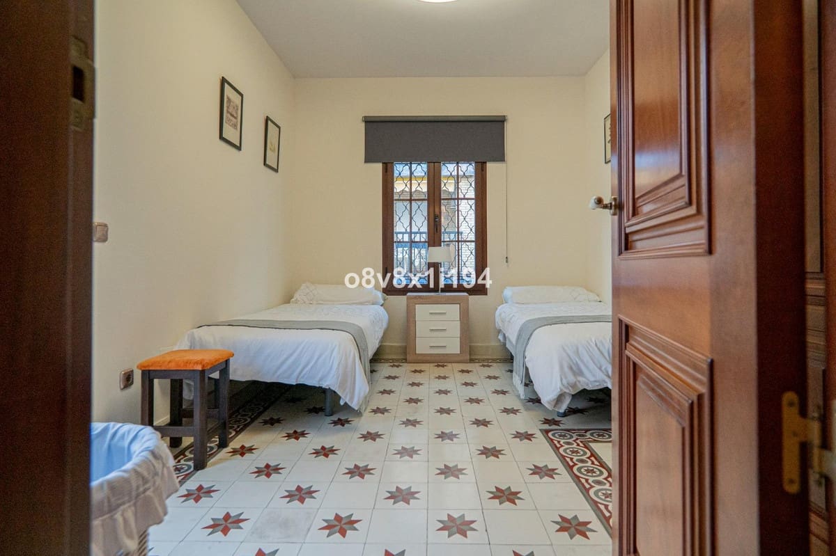 5 bedroom Villa for sale in Fuengirola - € 1,100,000 (Ref: 9540179)