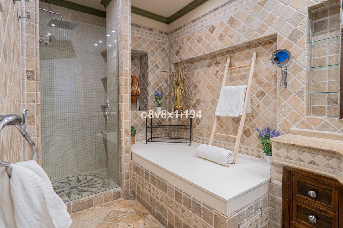 5 bedroom Villa for sale in Fuengirola - € 1,100,000 (Ref: 9540179)