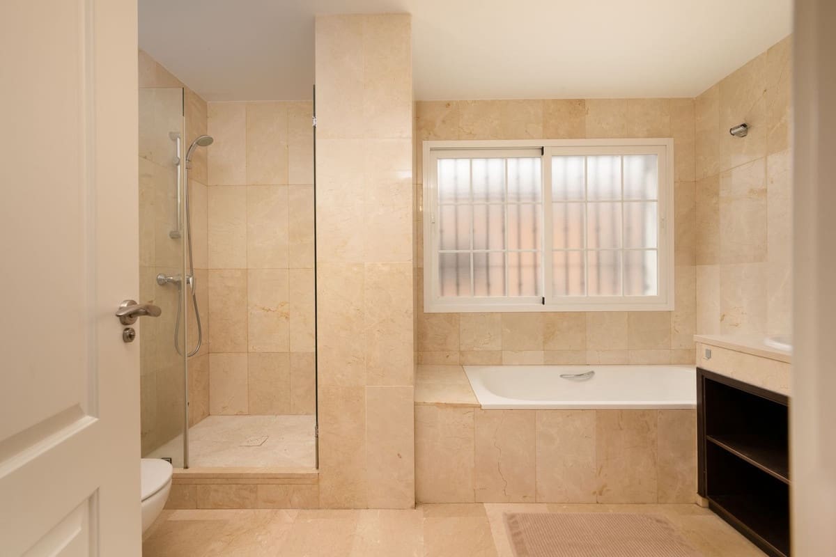 5 quarto Moradia para venda em Elviria com piscina garagem - 1 100 000 € (Ref: 9540180)