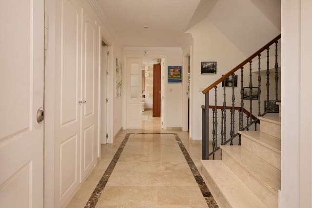 Chalet de 5 habitaciones en Elviria, Marbella en venta con piscina garaje - 985.000 € (Ref: 9540180)
