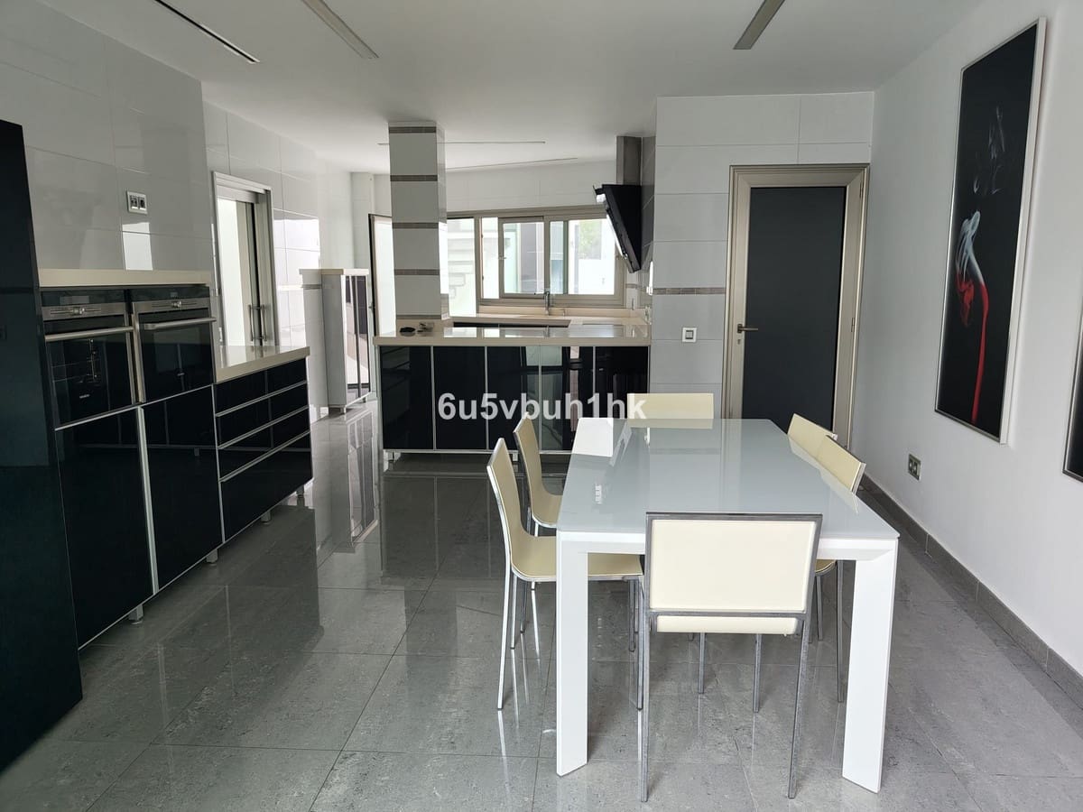 5 soveværelse Villa til salg i Benalmadena med swimmingpool - € 1.100.000 (Ref: 9540181)