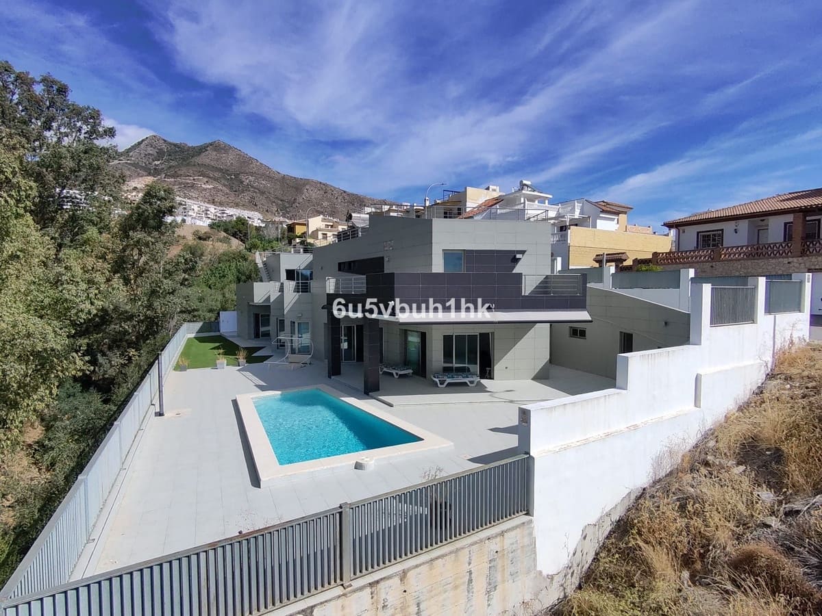 5 soveværelse Villa til salg i Benalmadena med swimmingpool - € 1.100.000 (Ref: 9540181)