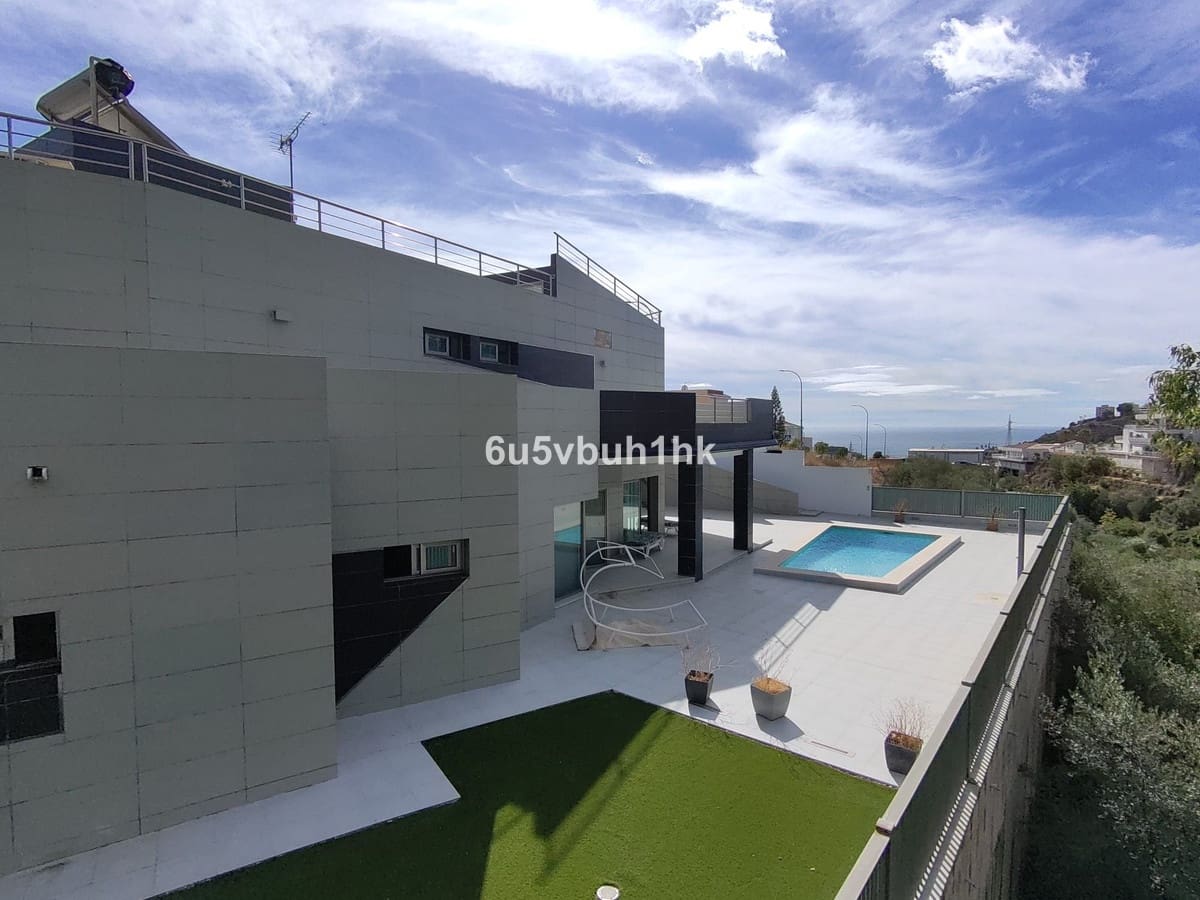 5 soverom Villa til salgs i Benalmadena med svømmebasseng - € 1 100 000 (Ref: 9540181)