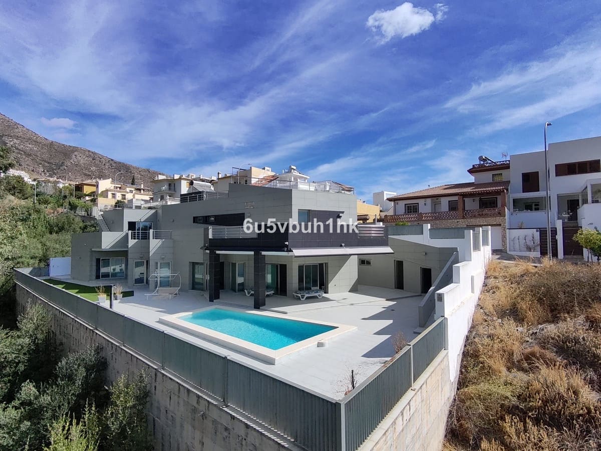 5 soverom Villa til salgs i Benalmadena med svømmebasseng - € 1 100 000 (Ref: 9540181)