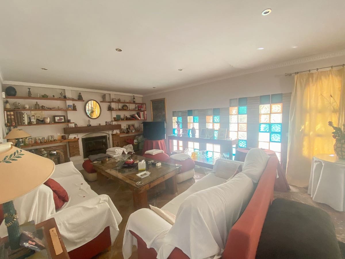 6 soveværelse Villa til salg i Nueva Andalucia med swimmingpool garage - € 1.100.000 (Ref: 9540183)