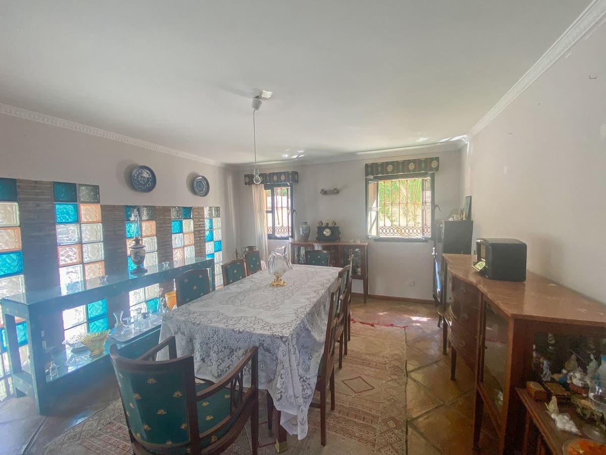 6 soveværelse Villa til salg i Nueva Andalucia med swimmingpool garage - € 1.100.000 (Ref: 9540183)