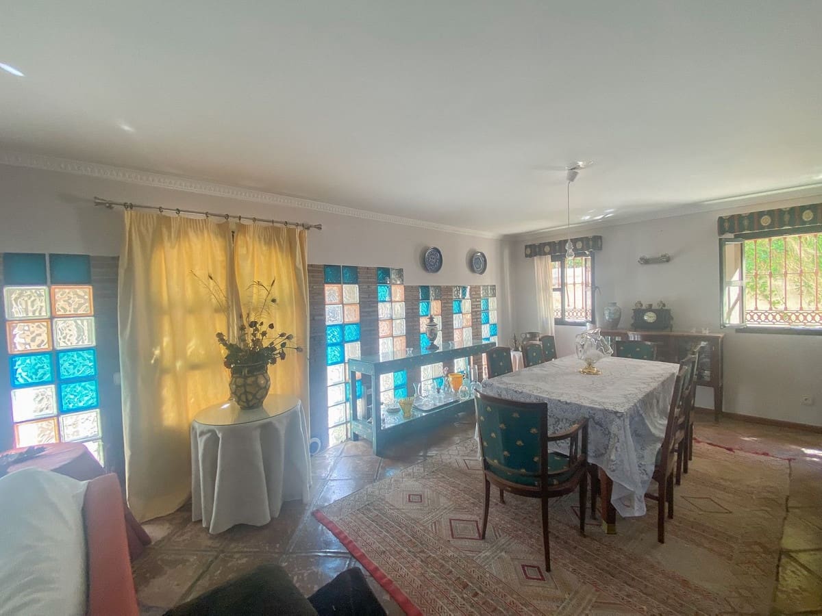 6 soveværelse Villa til salg i Nueva Andalucia med swimmingpool garage - € 1.100.000 (Ref: 9540183)