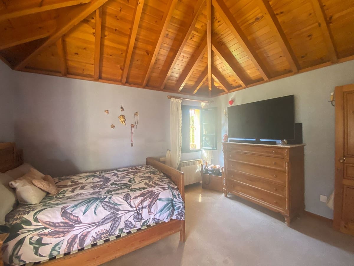 6 soveværelse Villa til salg i Nueva Andalucia med swimmingpool garage - € 1.100.000 (Ref: 9540183)