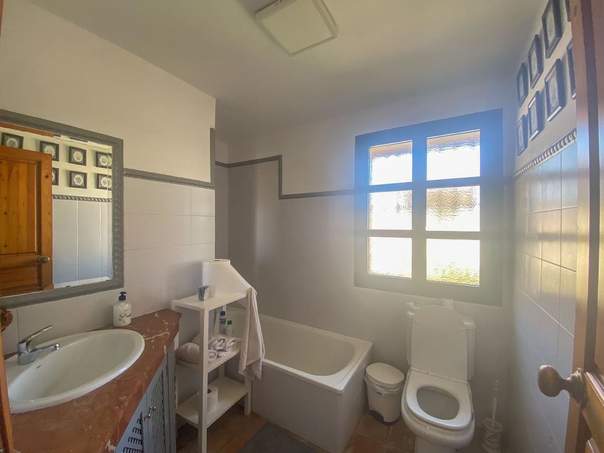 6 soveværelse Villa til salg i Nueva Andalucia med swimmingpool garage - € 1.100.000 (Ref: 9540183)