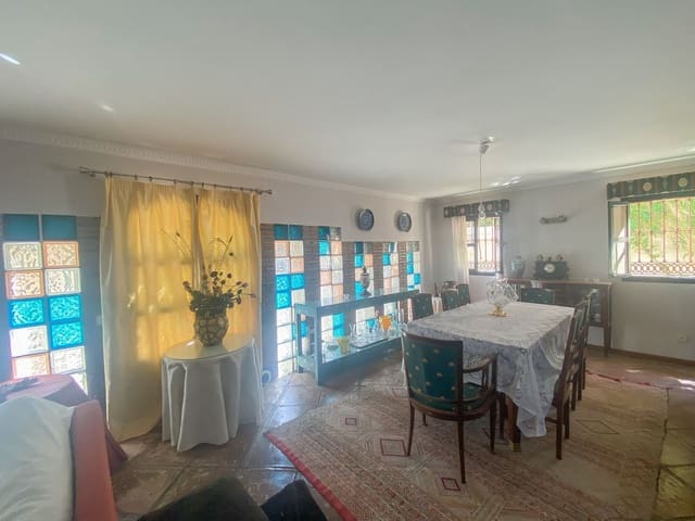 6 soveværelse Villa til salg i La Dama de Noche - La Alzambra, Marbella med swimmingpool garage - € 1.100.000 (Ref: 9540183)