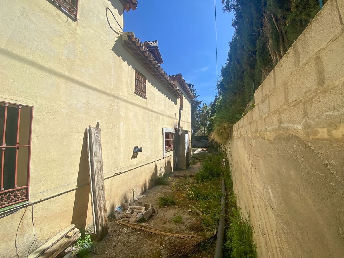 6 soveværelse Villa til salg i Nueva Andalucia med swimmingpool garage - € 1.100.000 (Ref: 9540183)