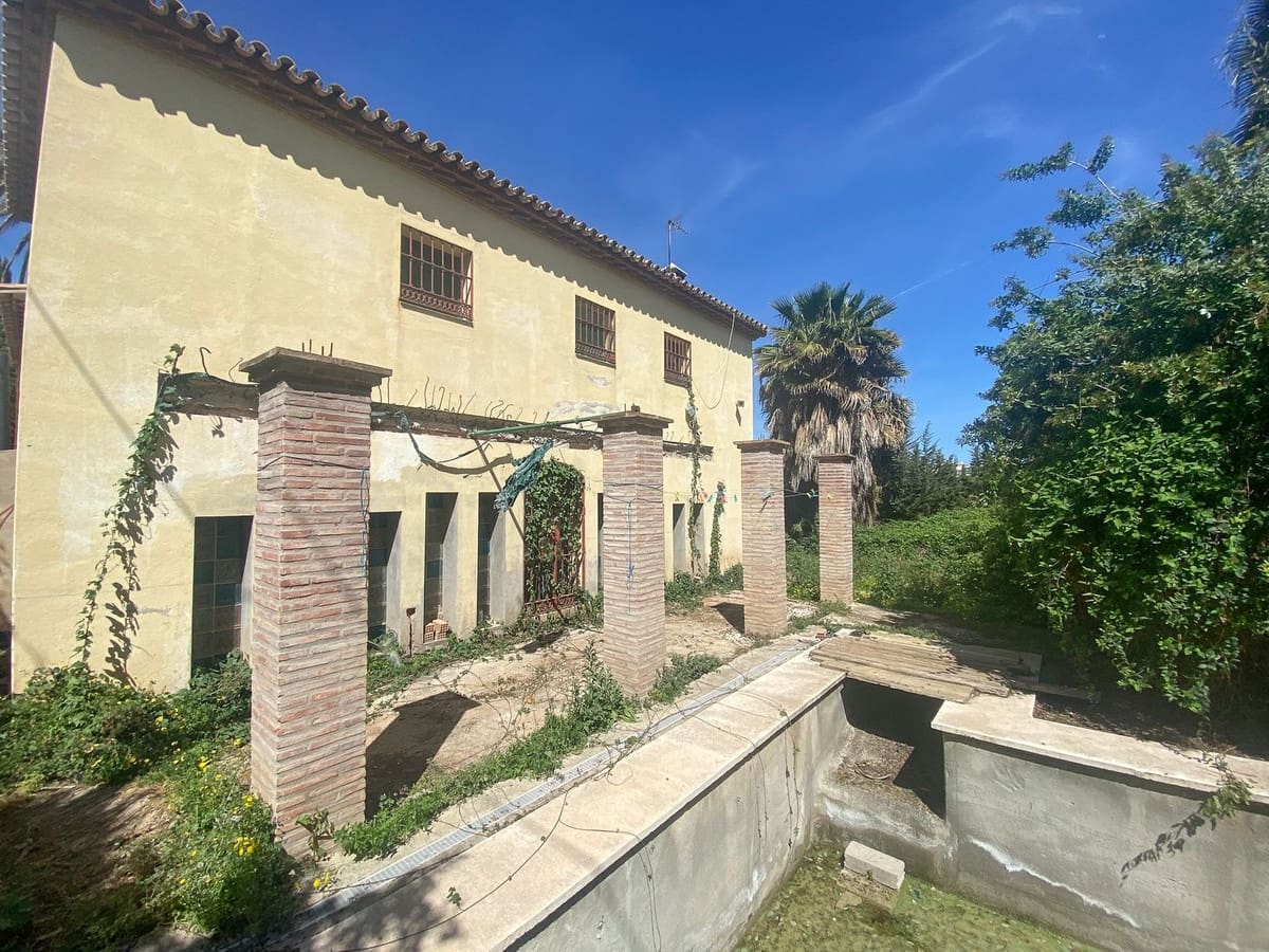 6 soveværelse Villa til salg i Nueva Andalucia med swimmingpool garage - € 1.100.000 (Ref: 9540183)