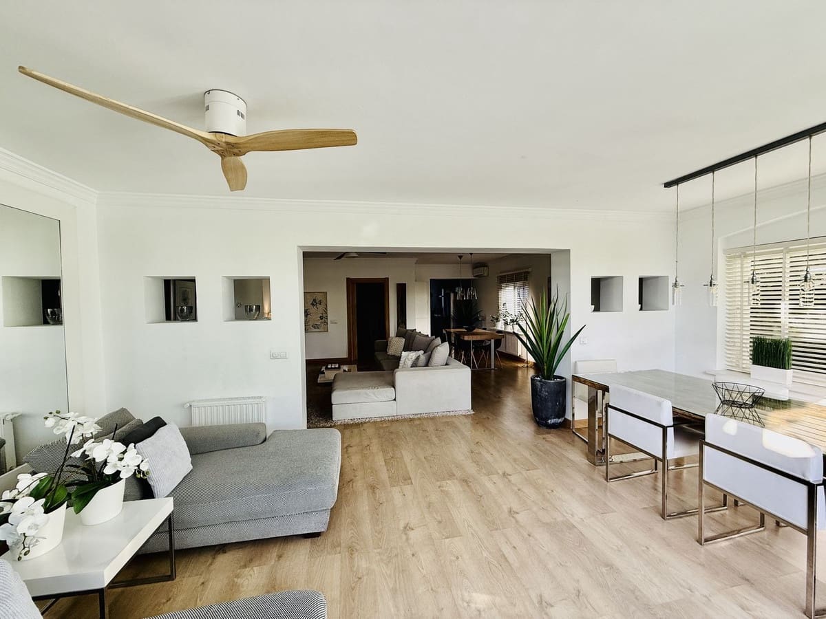 Pareado de 4 habitaciones en Guadalmina en venta con piscina - 1.100.000 € (Ref: 9540185)