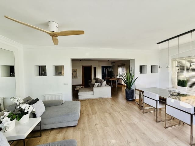 Pareado de 4 habitaciones en Guadalmina Baja, Marbella en venta con piscina - 1.100.000 € (Ref: 9540185)