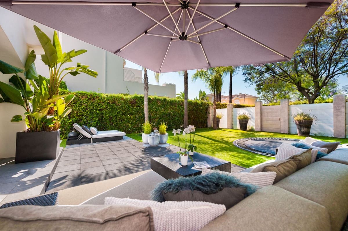 Pareado de 4 habitaciones en Guadalmina en venta con piscina - 1.100.000 € (Ref: 9540185)