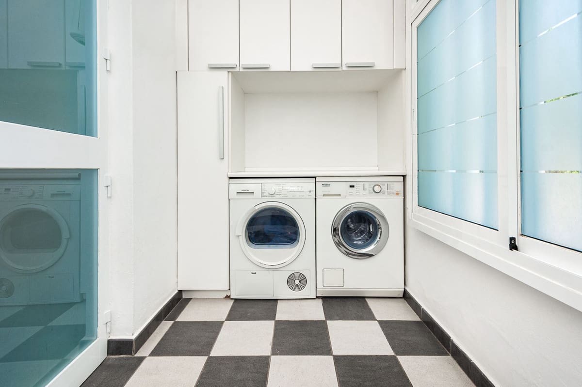 Pareado de 4 habitaciones en Guadalmina en venta con piscina - 1.100.000 € (Ref: 9540185)