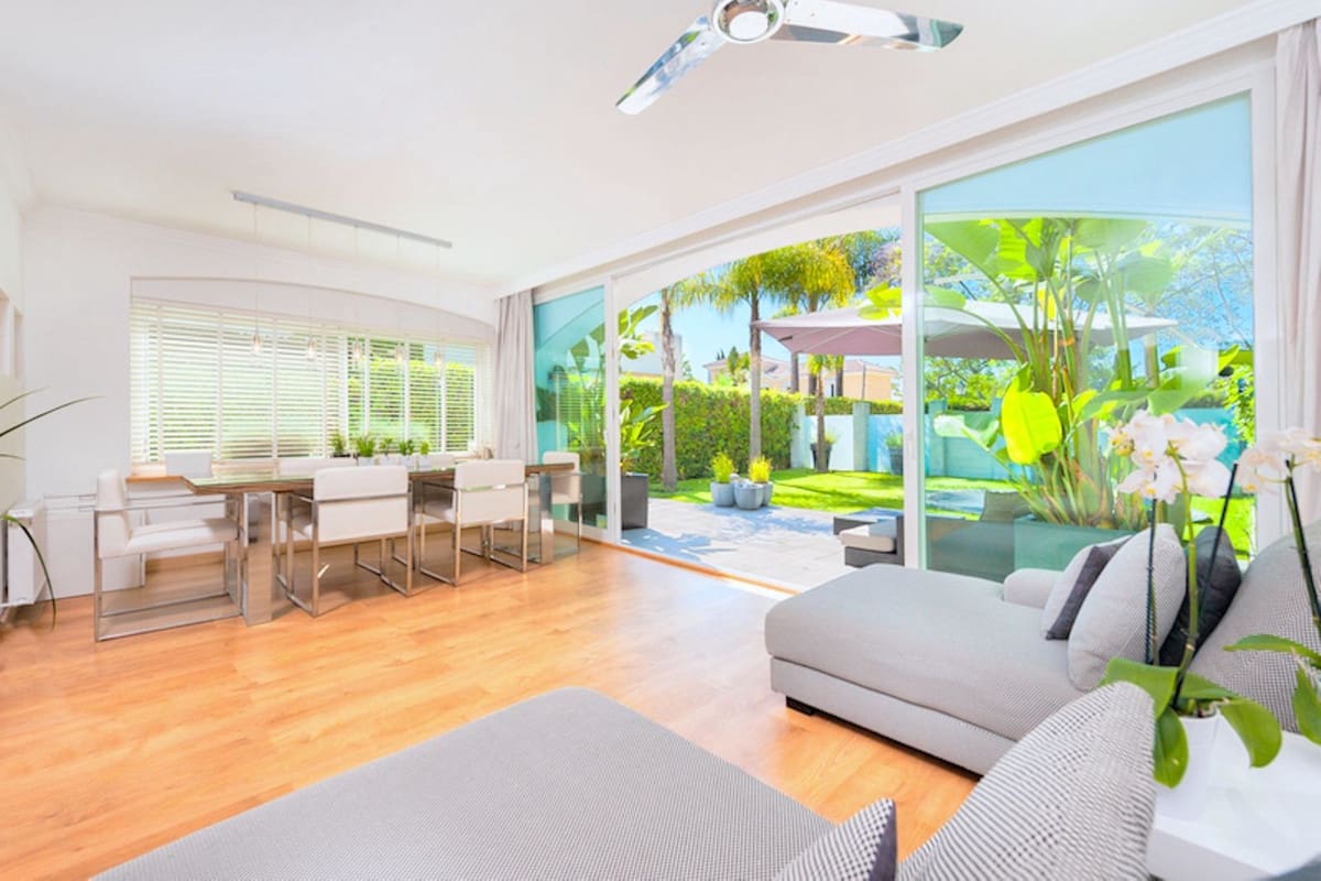 Pareado de 4 habitaciones en Guadalmina en venta con piscina - 1.100.000 € (Ref: 9540185)