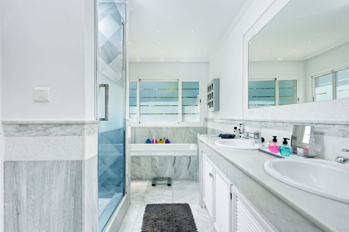 Pareado de 4 habitaciones en Guadalmina en venta con piscina - 1.100.000 € (Ref: 9540185)