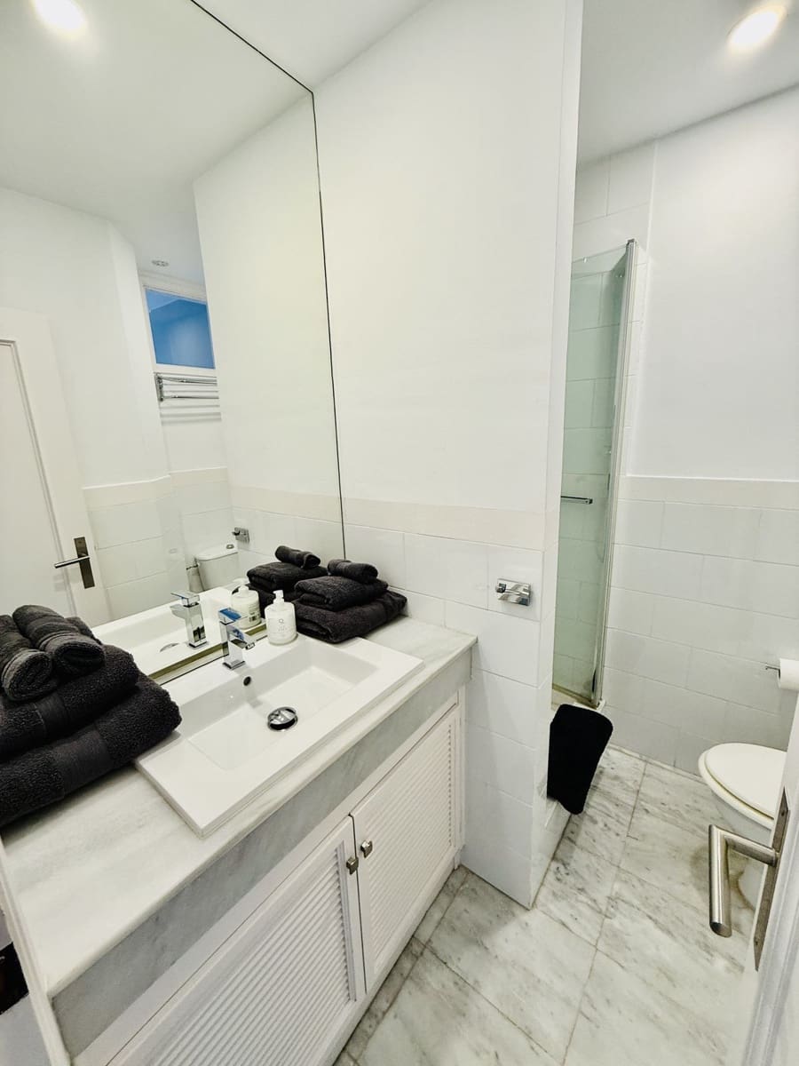 Pareado de 4 habitaciones en Guadalmina en venta con piscina - 1.100.000 € (Ref: 9540185)