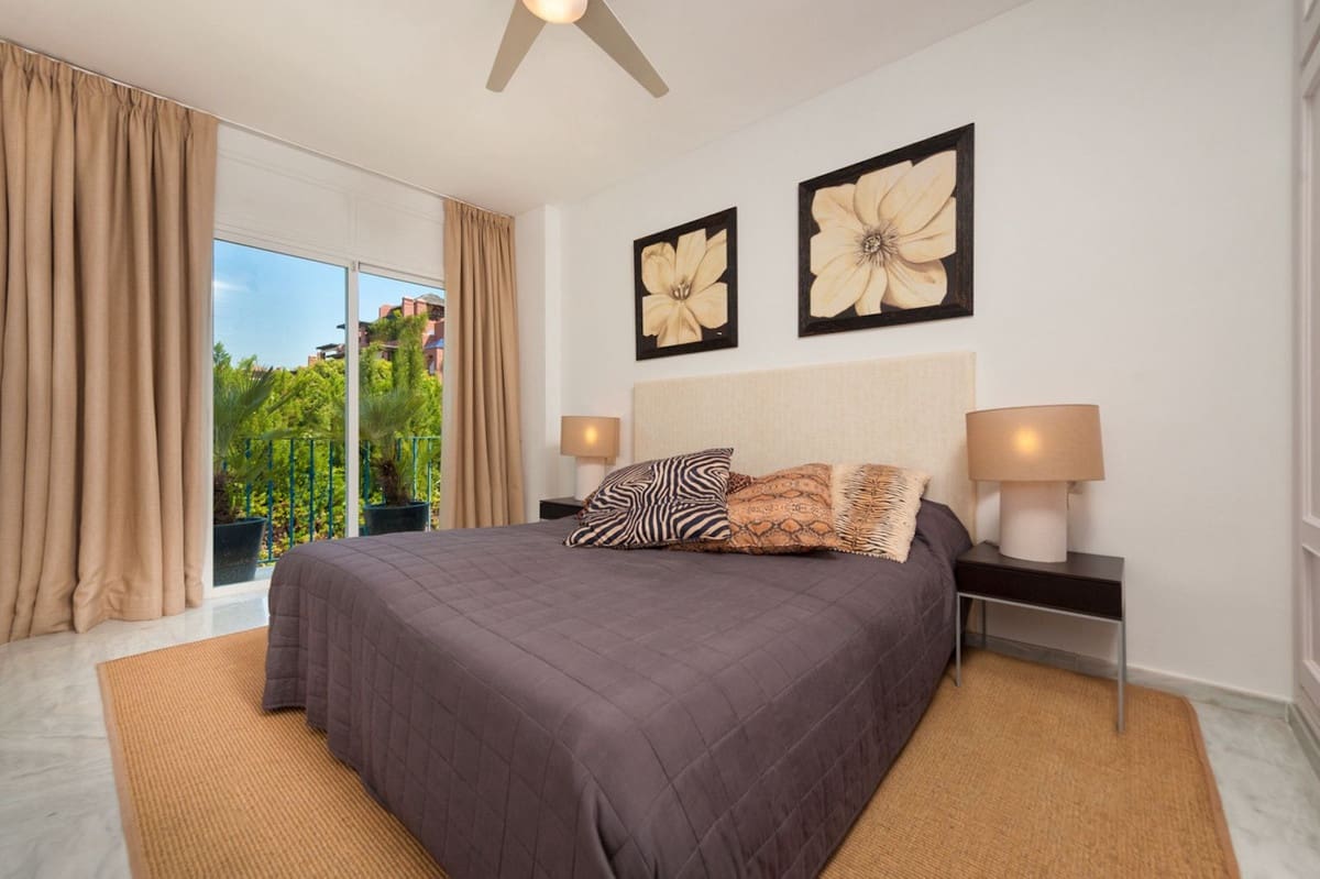 Pareado de 4 habitaciones en Guadalmina en venta con piscina - 1.100.000 € (Ref: 9540185)