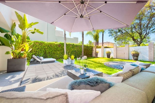 Pareado de 4 habitaciones en Guadalmina Baja, Marbella en venta con piscina - 1.100.000 € (Ref: 9540185)