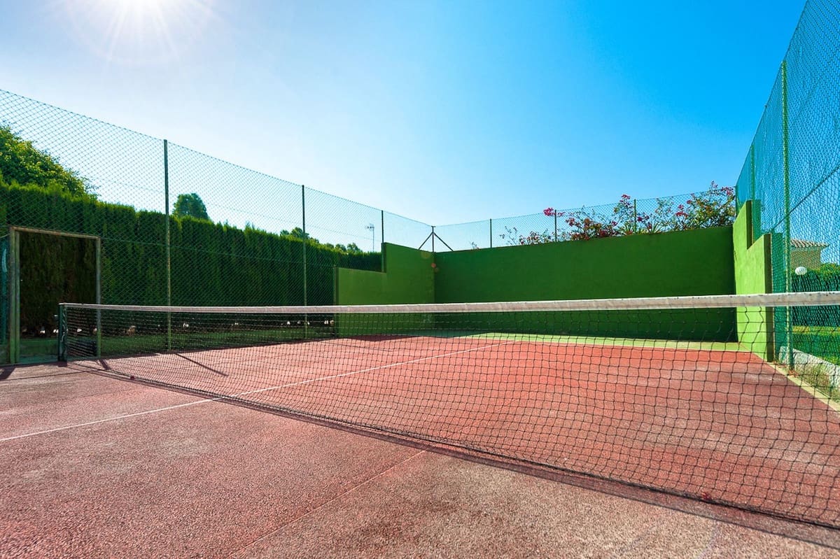 Pareado de 4 habitaciones en Guadalmina en venta con piscina - 1.100.000 € (Ref: 9540185)