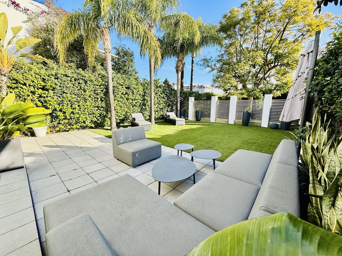 Pareado de 4 habitaciones en Guadalmina en venta con piscina - 1.100.000 € (Ref: 9540185)