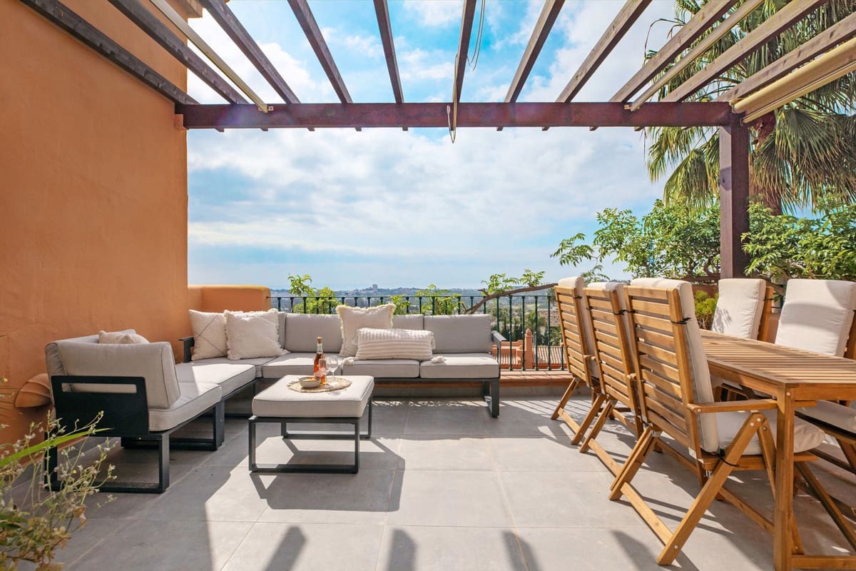 3 sypialnia Penthouse na sprzedaż w Nueva Andalucia z basenem - 1 139 000 € (Ref: 9540194)