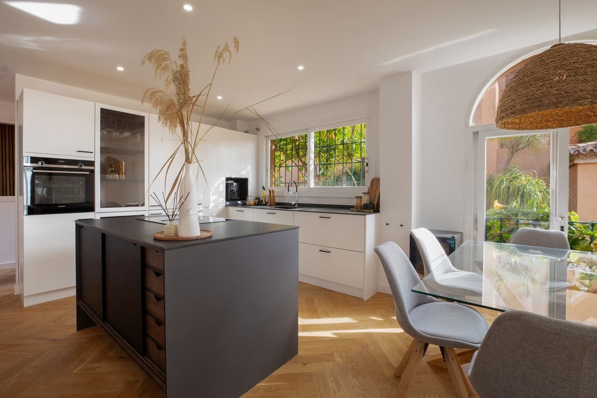 3 sypialnia Penthouse na sprzedaż w Nueva Andalucia z basenem - 1 139 000 € (Ref: 9540194)