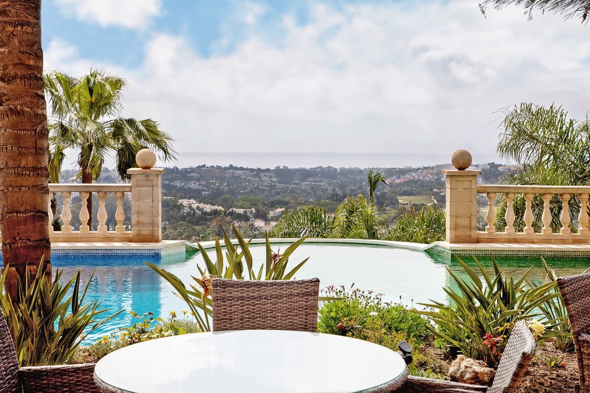 3 sypialnia Penthouse na sprzedaż w Nueva Andalucia z basenem - 1 139 000 € (Ref: 9540194)