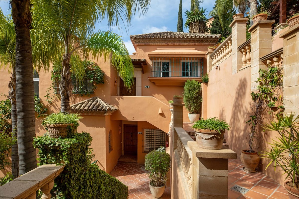 3 sypialnia Penthouse na sprzedaż w Nueva Andalucia z basenem - 1 139 000 € (Ref: 9540194)