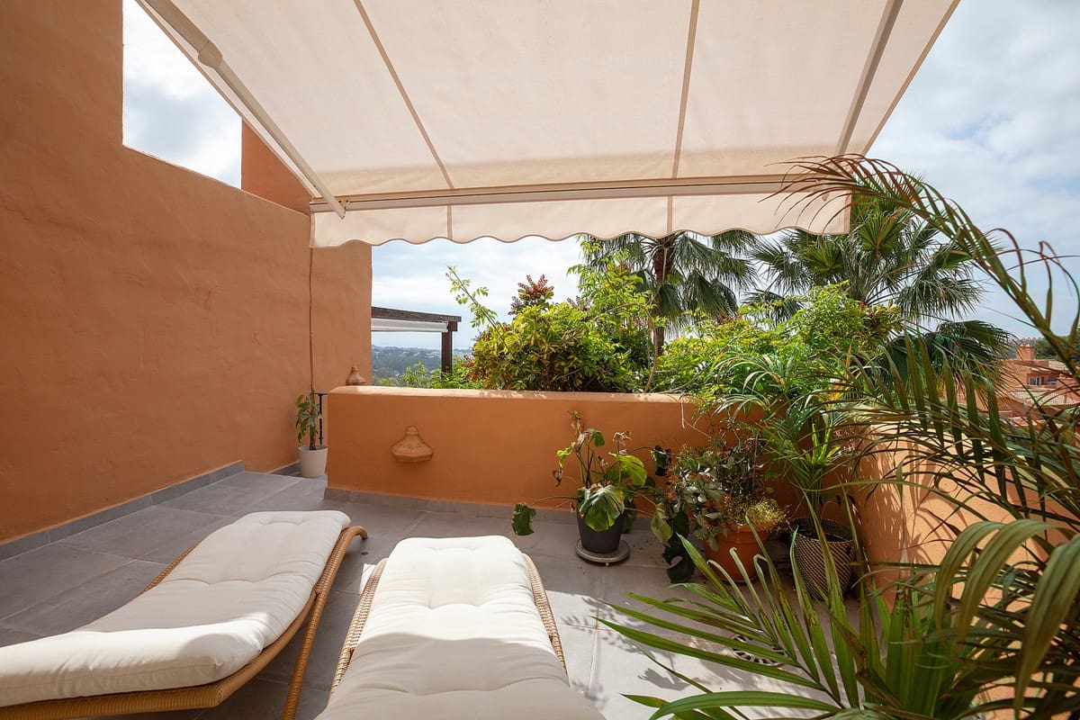 3 sypialnia Penthouse na sprzedaż w Nueva Andalucia z basenem - 1 139 000 € (Ref: 9540194)