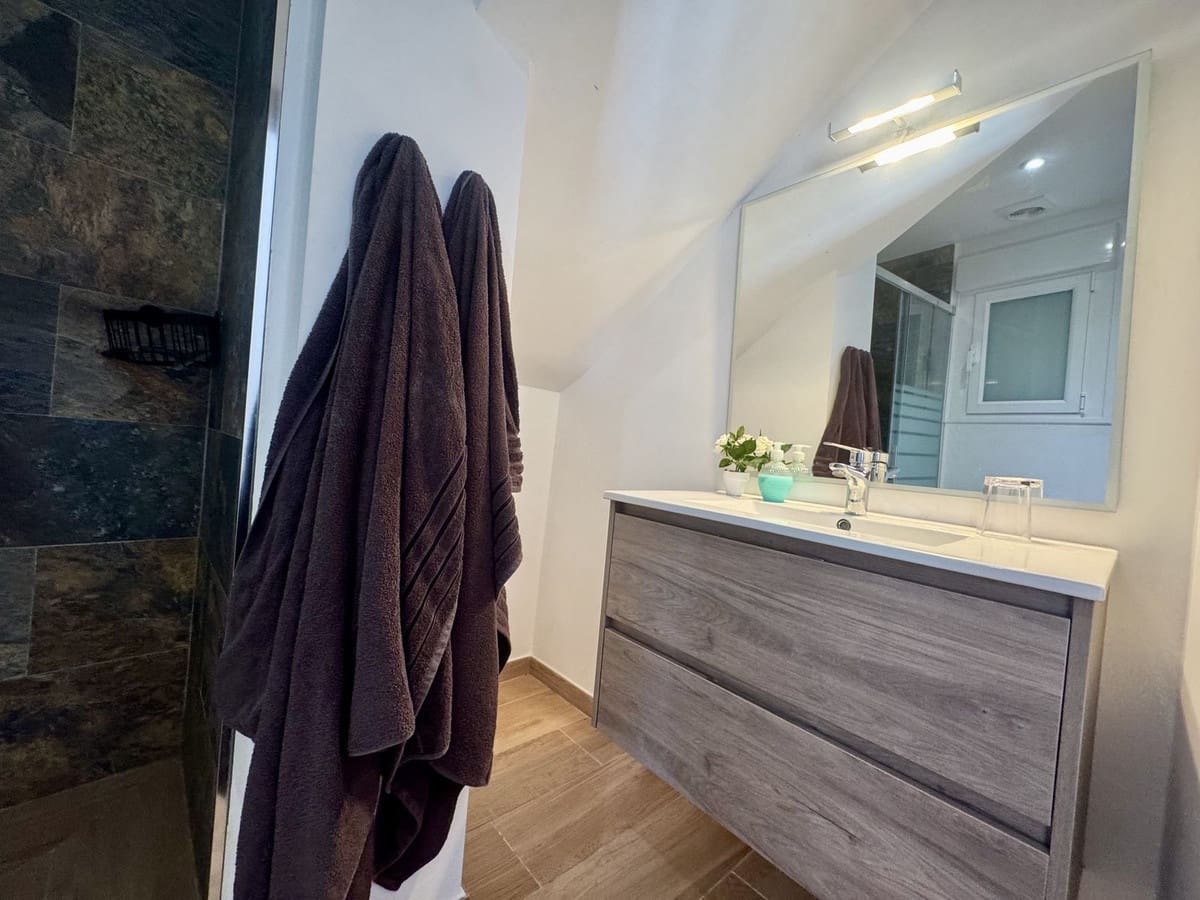 4 soveværelse Villa til salg i Estepona med swimmingpool - € 1.149.000 (Ref: 9540196)