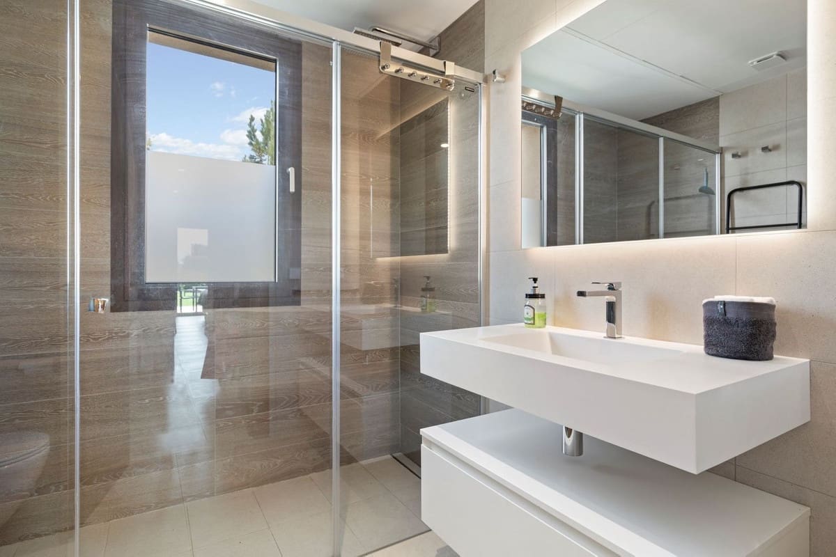 3 bedroom Apartment for sale in Benahavis with pool - € 1,150,000 (Ref: 9540199)