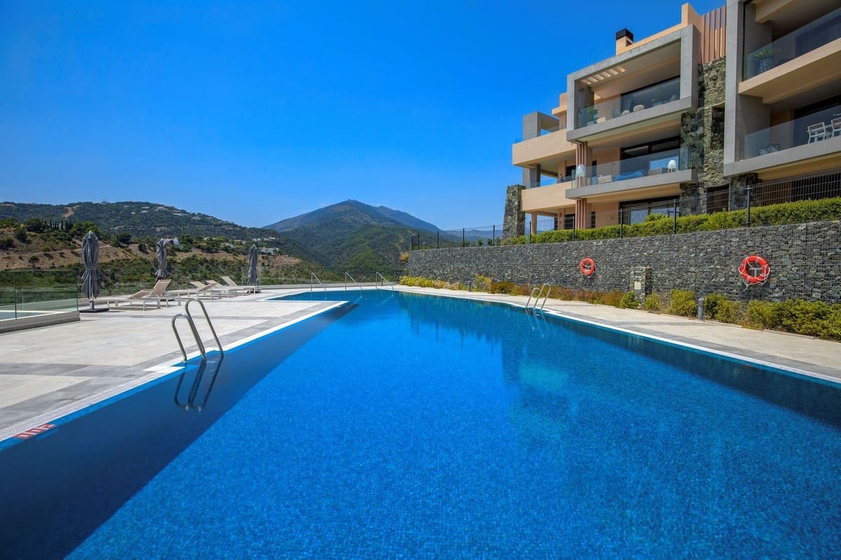 3 bedroom Apartment for sale in Benahavis with pool - € 1,150,000 (Ref: 9540199)