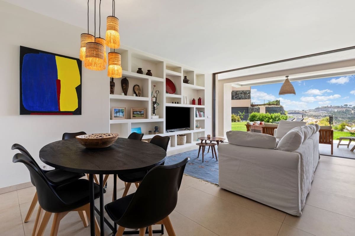 3 bedroom Apartment for sale in Benahavis with pool - € 1,150,000 (Ref: 9540199)