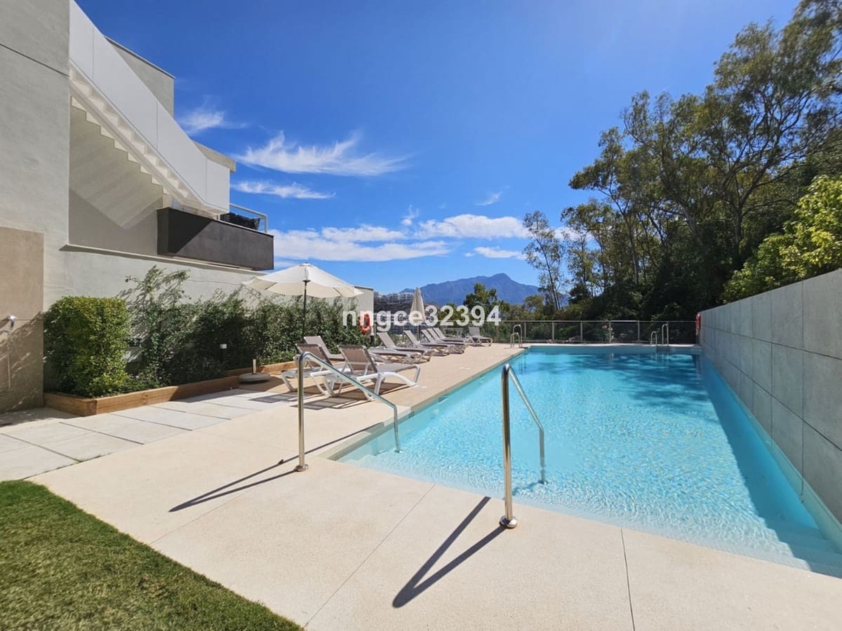 3 sypialnia Penthouse na sprzedaż w Benahavis z basenem garażem - 1 150 000 € (Ref: 9540203)