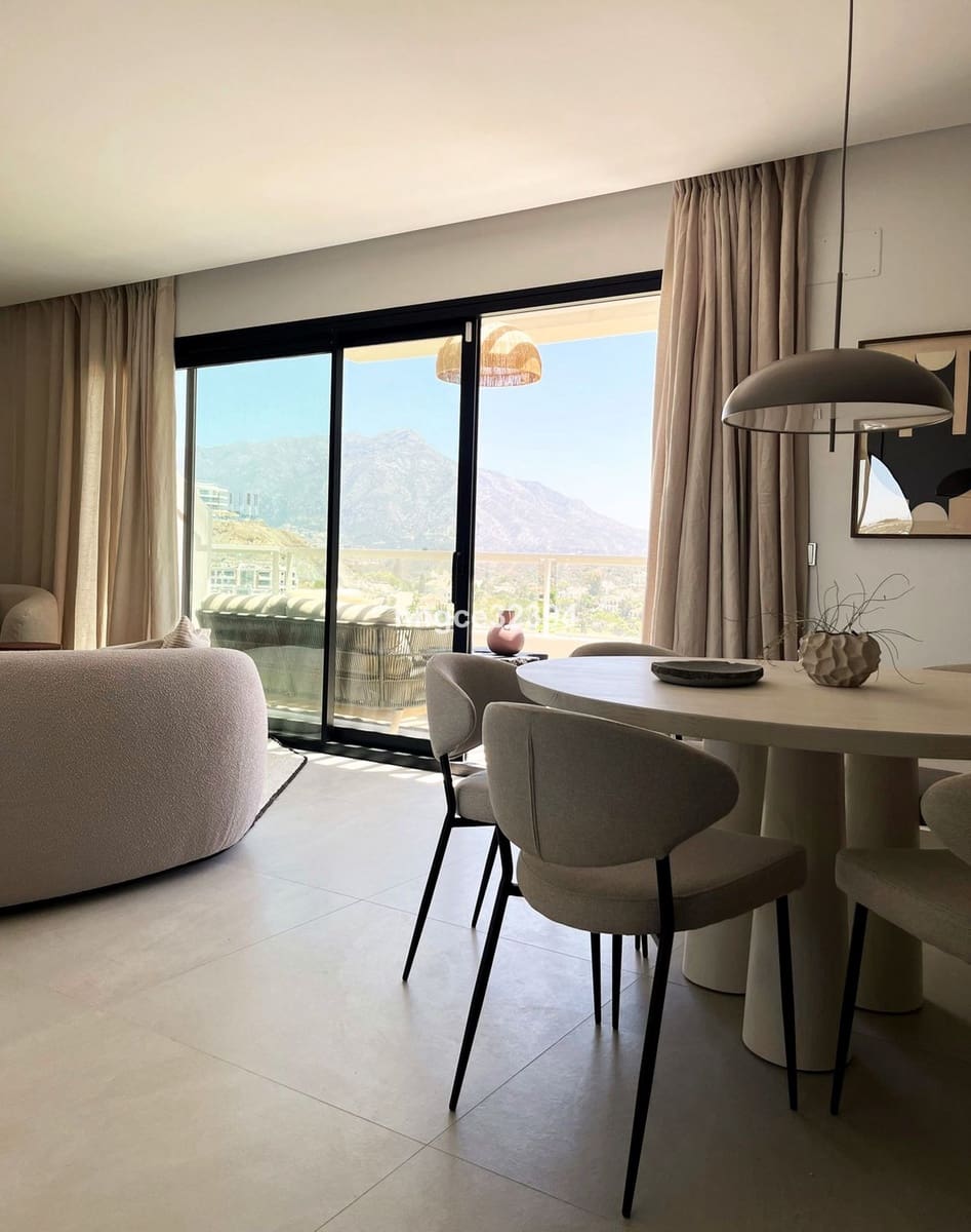 3 sypialnia Penthouse na sprzedaż w Benahavis z basenem garażem - 1 150 000 € (Ref: 9540203)