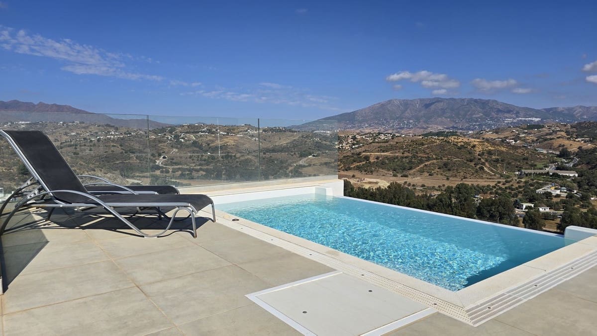 4 sovrum Takvåning till salu i La Cala de Mijas med pool - 1 150 000 € (Ref: 9540205)