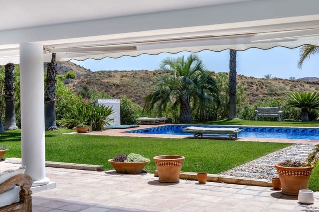 Chalet de 4 habitaciones en Alhaurín el Grande en venta con piscina - 999.000 € (Ref: 9540207)