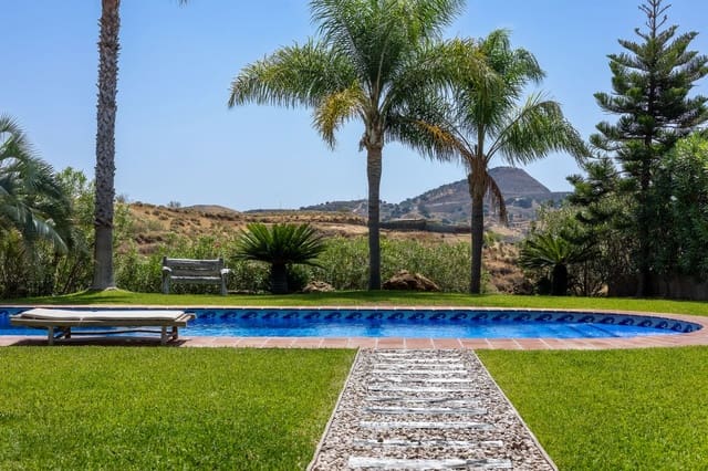 Chalet de 4 habitaciones en Alhaurín el Grande en venta con piscina - 999.000 € (Ref: 9540207)