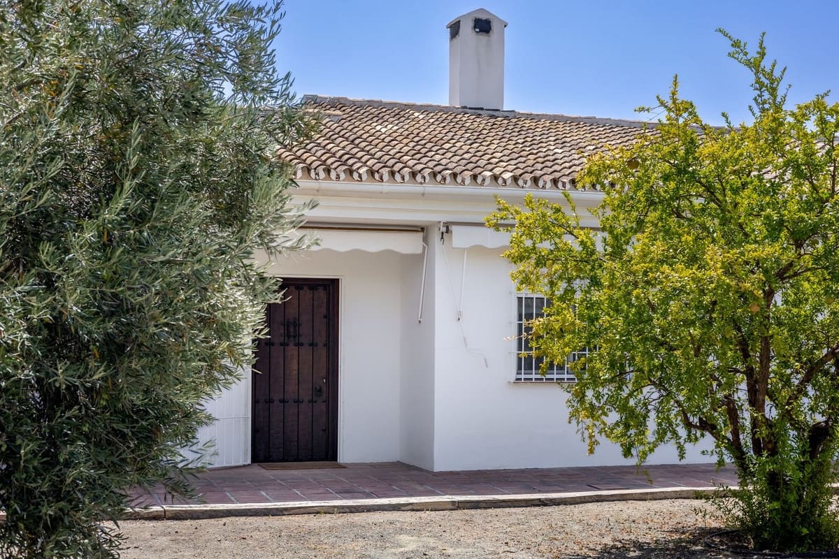 4 bedroom Villa for sale in Alhaurin el Grande with pool - € 999,000 (Ref: 9540207)