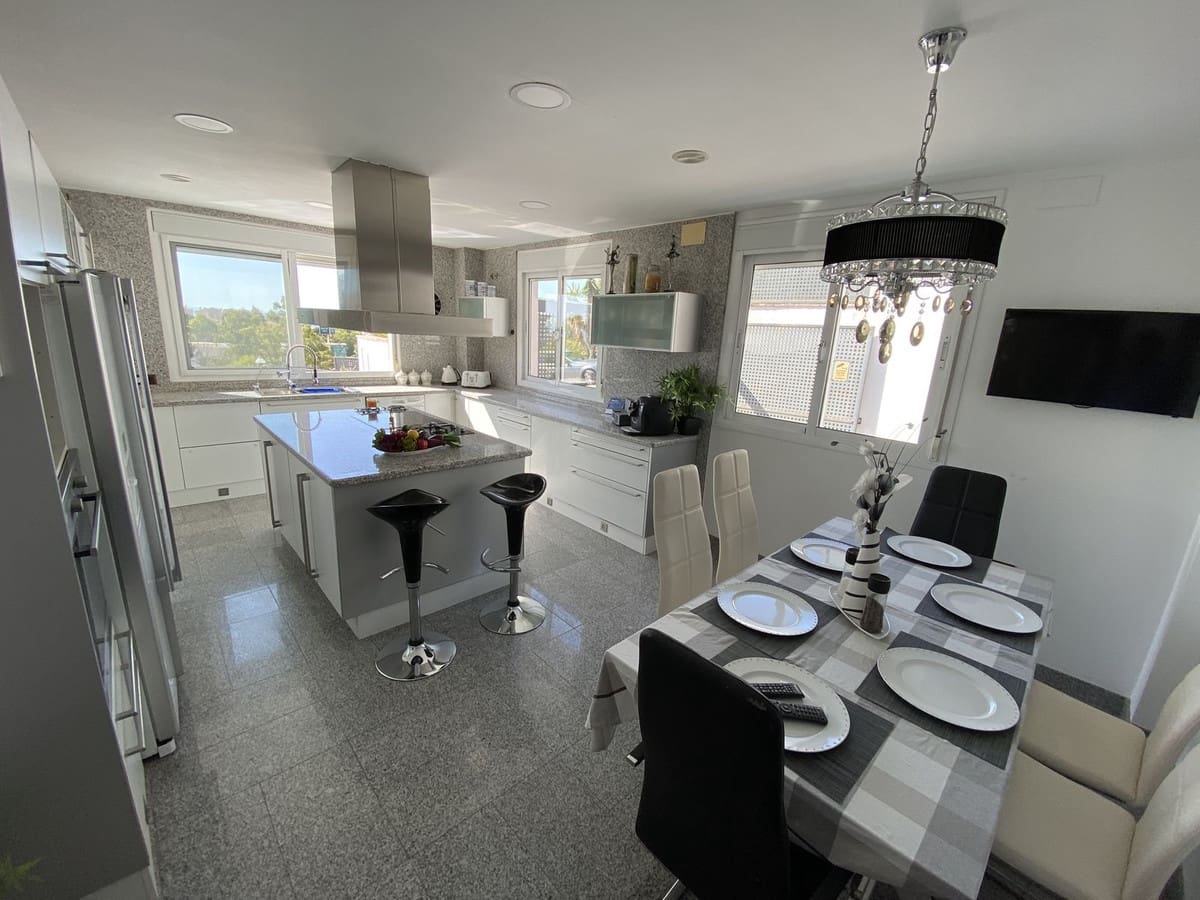 5 slaapkamer Villa te koop in Torremolinos met zwembad garage - € 1.150.000 (Ref: 9540210)