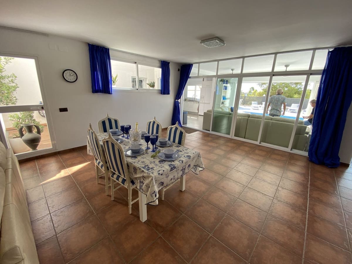 5 slaapkamer Villa te koop in Torremolinos met zwembad garage - € 1.150.000 (Ref: 9540210)