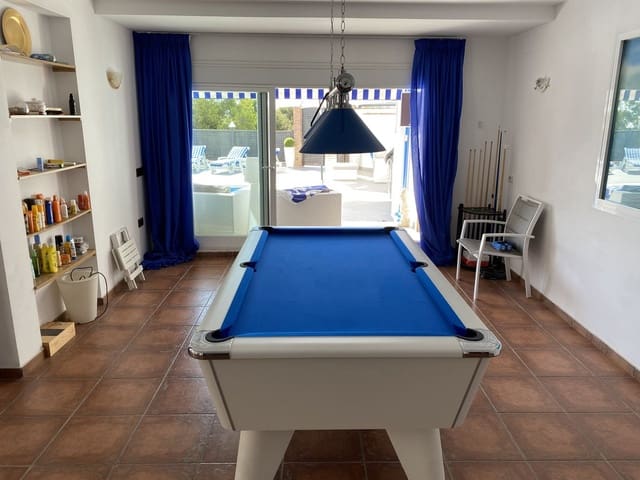 5 makuuhuone Huvila myytävänä paikassa Torremolinos mukana uima-altaan 
autotalli - 1 150 000 € (Ref: 9540210)